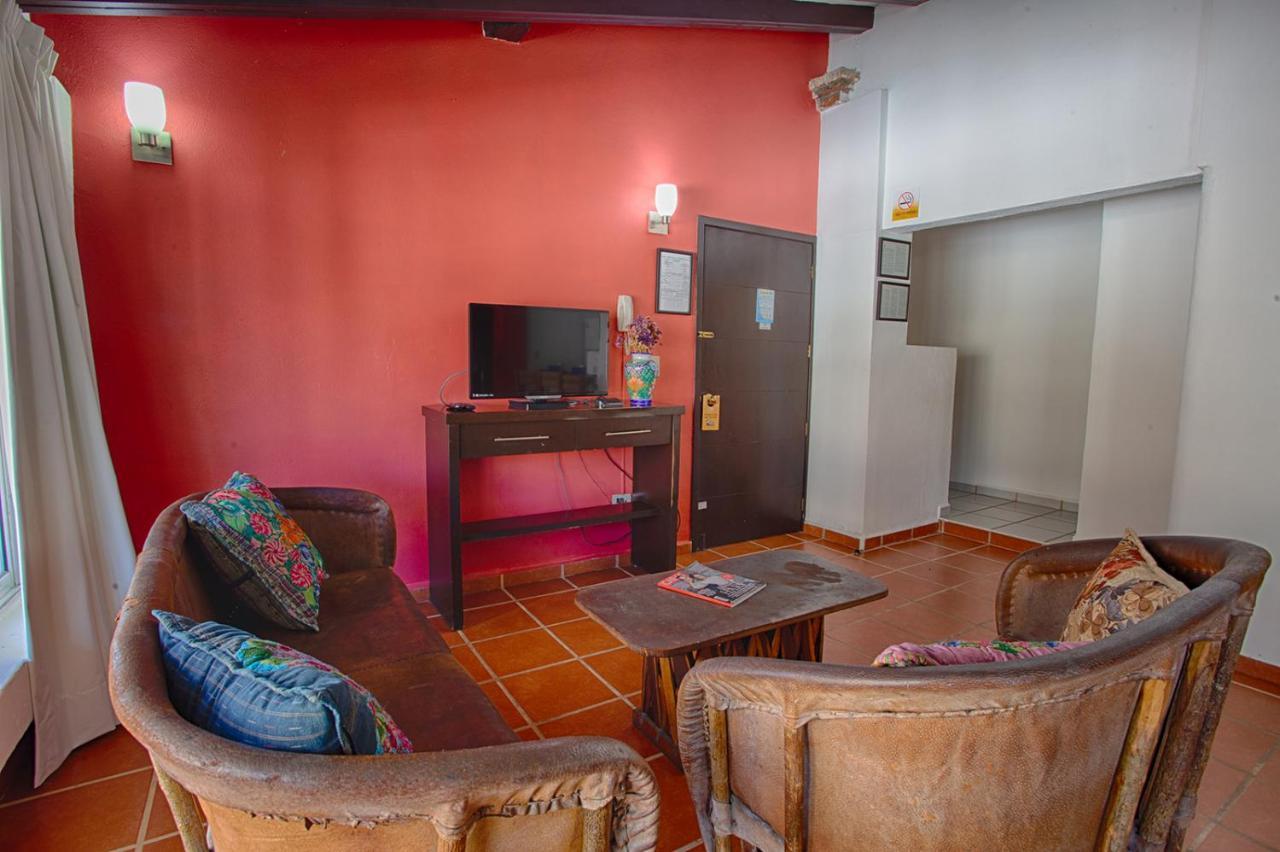 La Iguana Vallarta Lgbt Adults Only - Romantic Zone - Party Clubbing Street 푸에르토 발라타 외부 사진