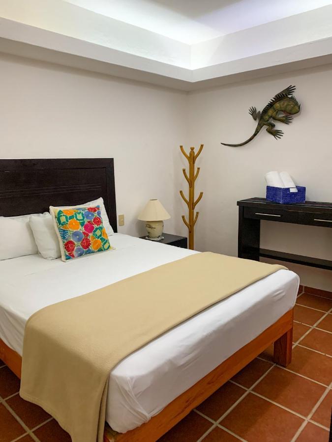 La Iguana Vallarta Lgbt Adults Only - Romantic Zone - Party Clubbing Street 푸에르토 발라타 외부 사진