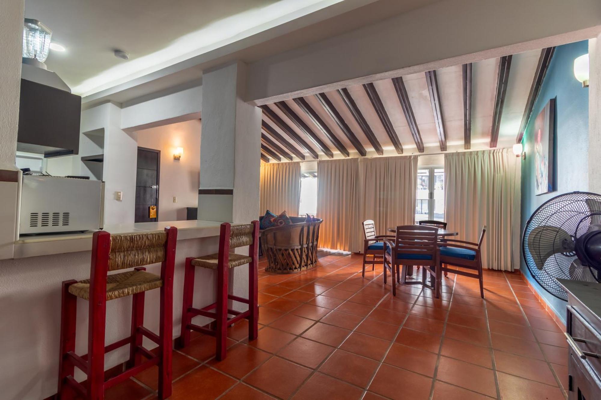 La Iguana Vallarta Lgbt Adults Only - Romantic Zone - Party Clubbing Street 푸에르토 발라타 외부 사진