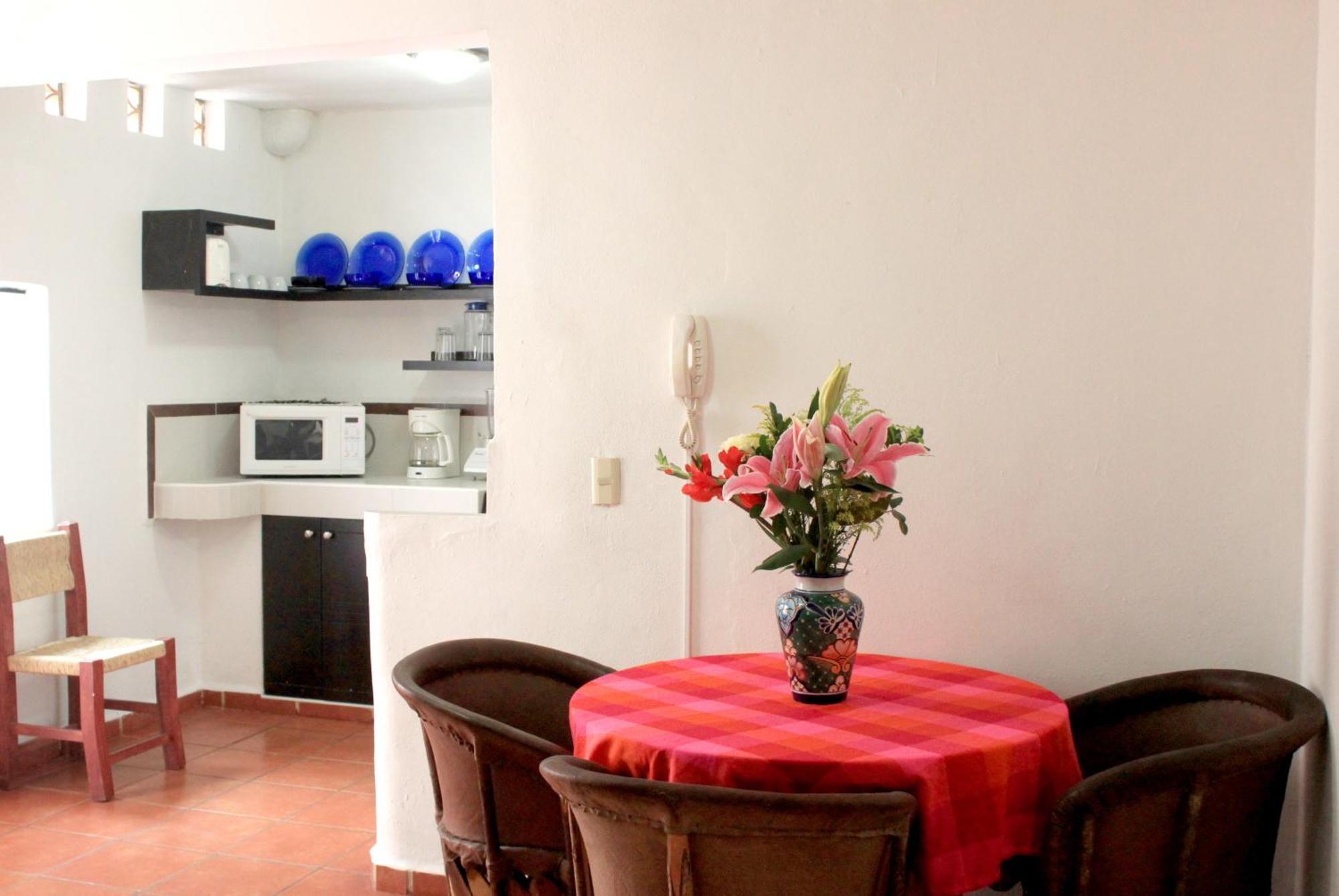 La Iguana Vallarta Lgbt Adults Only - Romantic Zone - Party Clubbing Street 푸에르토 발라타 외부 사진